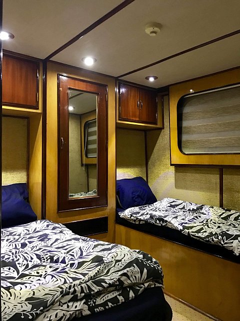 twin-bed-cabin.jpg